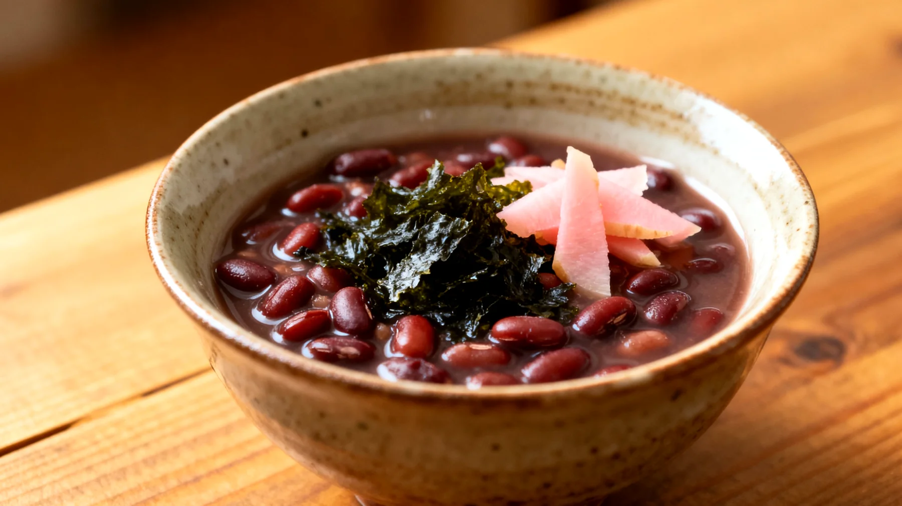 Zuppa di azuki rossi con alghe wakame e zenzero"